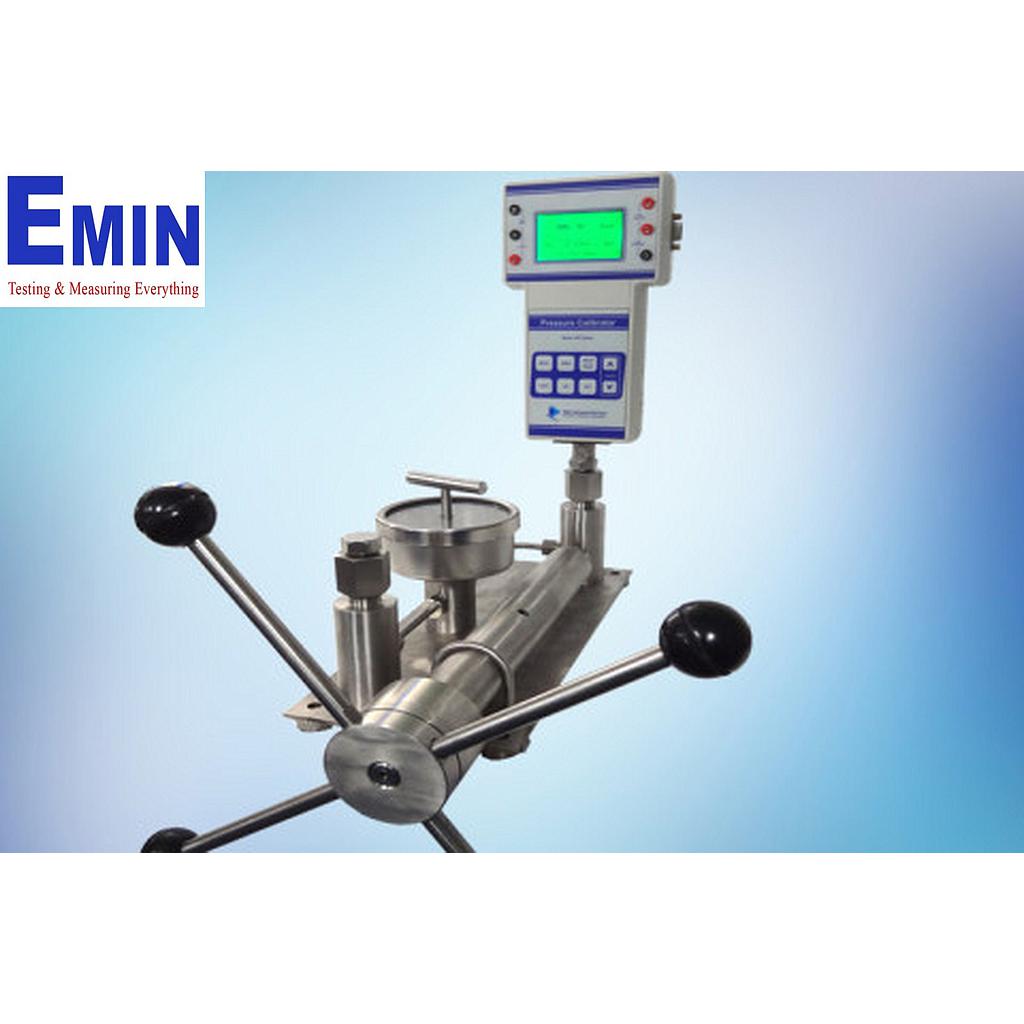 Pressure comparator equipment used for calibration and pressure generation