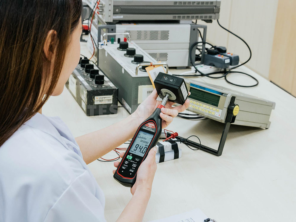 Instruments used for industrial sound and vibration measurement